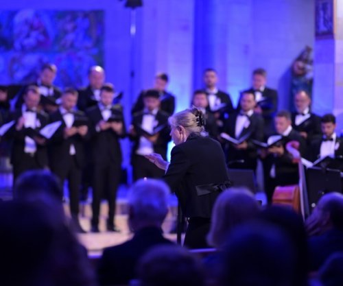 Kori i Filharmonisë së Kosovës hapi mbrëmë sezonin nën drejtimin e Marion Wood
