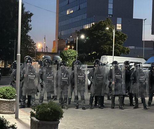 Njësia Speciale mobilizohet te hyrjet e Kuvendit, protestuesit bllokojnë daljet