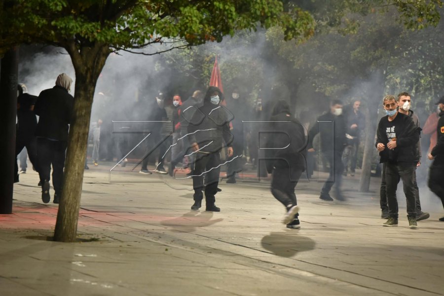 Hoxhaj reagon pas dhunës ndaj protestuesve: Mos e ktheni Policinë kundër qytetarëve