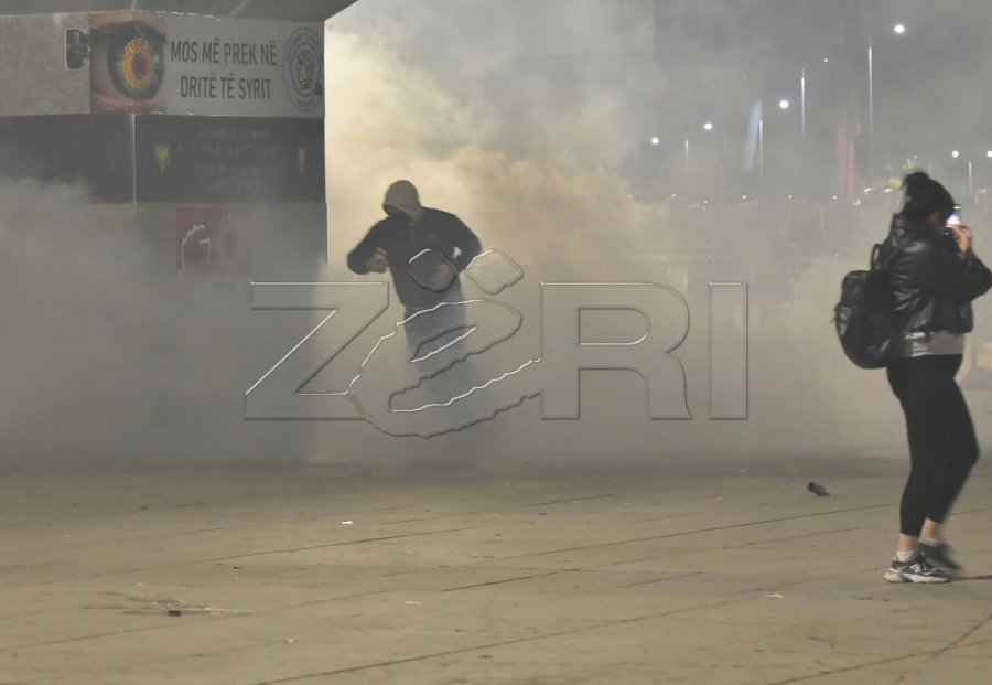 Protesta para institucioneve, tetë persona përfundojnë në QKUK