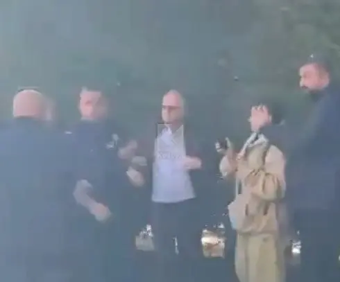 Përshkallëzohet situata, protestuesit tërheqin Besnik Bislimin 