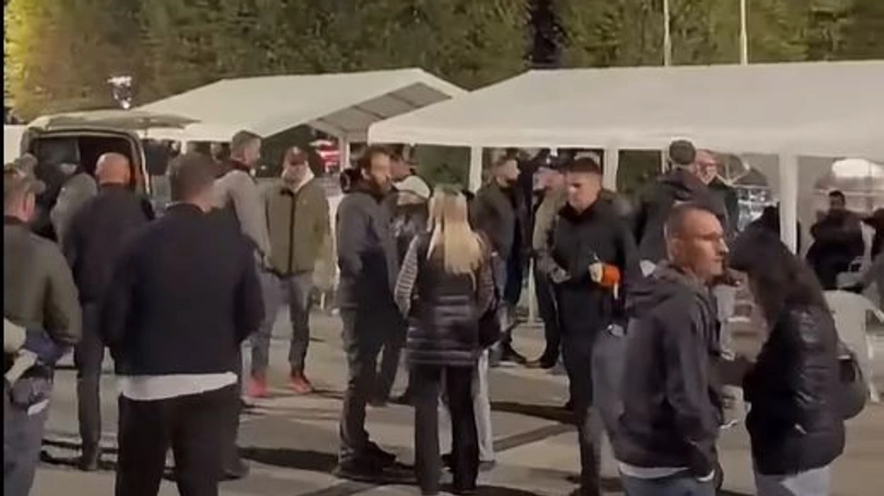 Tenda para Kuvendit  protestuesit paralajmërojnë qëndrim gjatë gjithë natës
