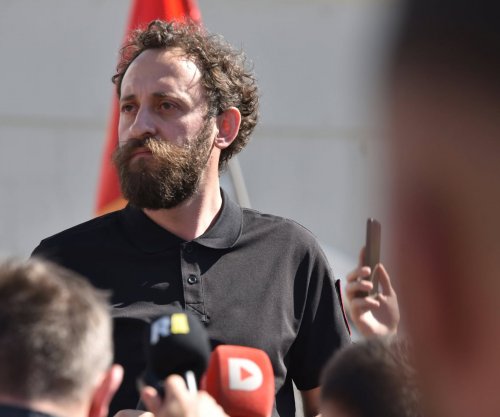 Haziri u bën thirrje protestuesve: Mos gjuani mjete piroteknike drejt policisë