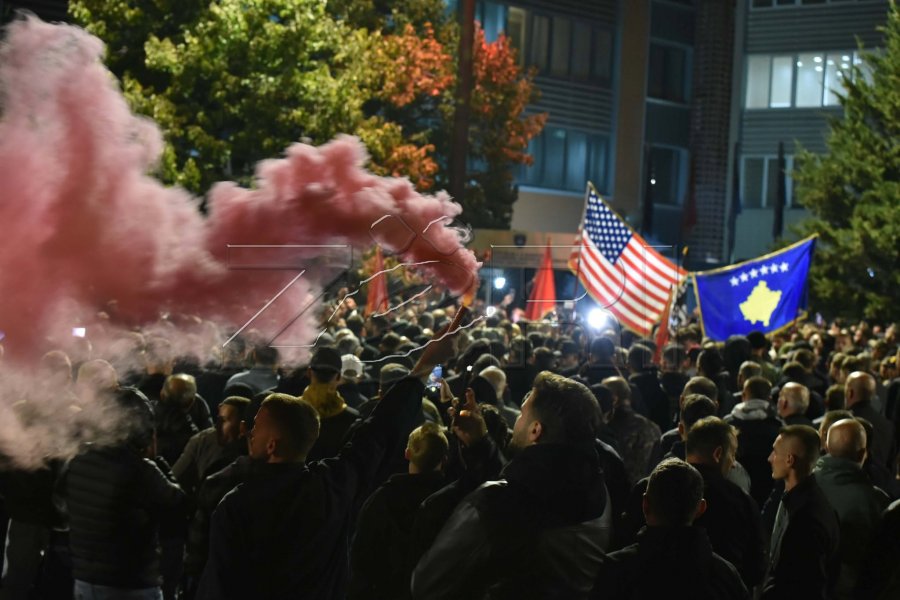 Haziri bën thirrje  Mos gjuani policinë e Kosovës  ky polic që sot po qëndron në shesh është ai ushtari i UÇK së që qëndroi para serbit dje