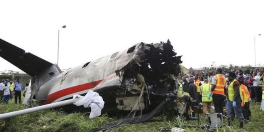 Vdesin 32 persona pas rrëzimit të avionit ushtarak në Nigeri, tri ditë zie kombëtare
