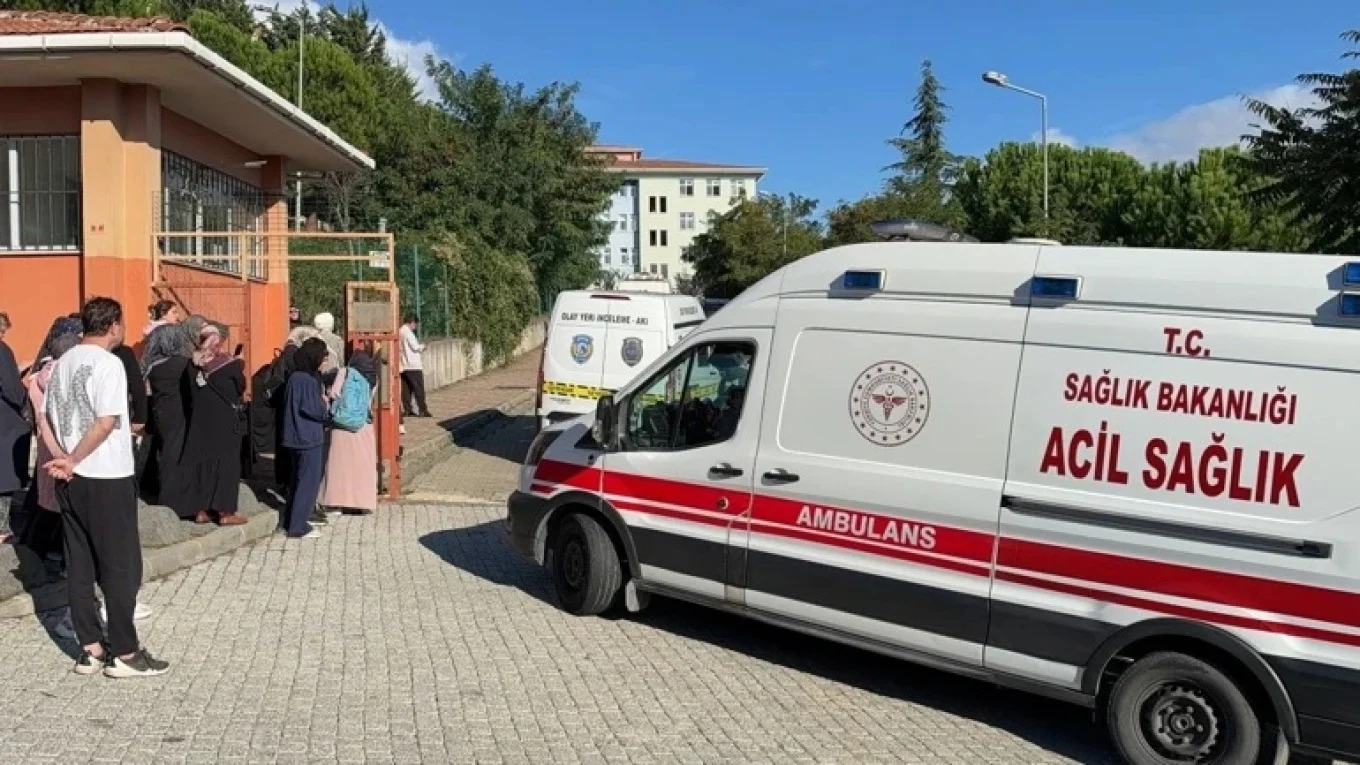 Plagosen shtatë nxënës nga një sulm me thikë në një shkollë në Turqi, arrestohet 15-vjeçarja [video]