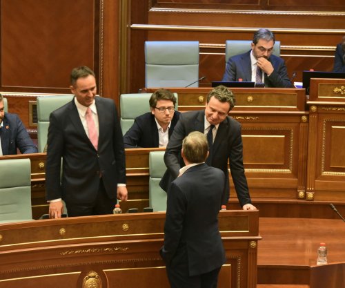 Hamza për shtrëngimin e duarve me Kurtin: Kundërshtarë politikë jemi, populli s'duhet të polarizohet në armiqësi