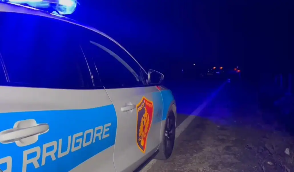 Shqipëri: 3-vjeçarja humb jetën pasi goditet nga mjeti bujqësor që drejtonte babai