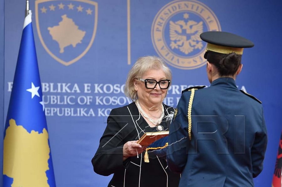 Presidentja e Maqedonisë së Veriut uron homologen kosovare