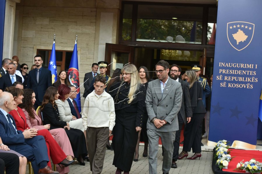 Familjarët e presidentes Shiroka Pula arrijnë në ceremoninë inauguruese