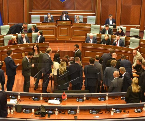 Kush ia dha votën e vetme Eliza Hoxhës për presidente?
