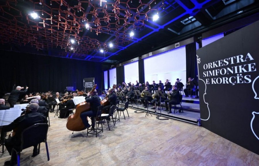 orkestra-simfonike-e-korces-bashkon-krijimtarine-shqiptare-me-klasiken-boterore