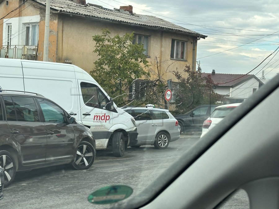Aksident në Prishtinë  përfshihen tri vetura  foto 