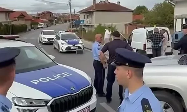 Detaje nga tragjedia në Gjilan  Burri vrau gruan dhe mikun  i plagosur axha i tij