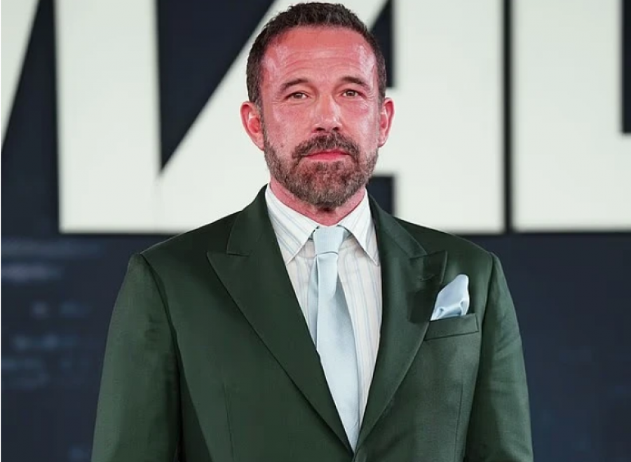 ben-affleck-konfirmon-se-nuk-perdori-proteze-ne-skenen-e-dushit-ne-gone-girl