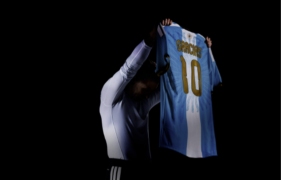 messi-thote-lamtumire-perseri-me-nje-version-te-ri-te-fotos-se-tij-me-ikonike