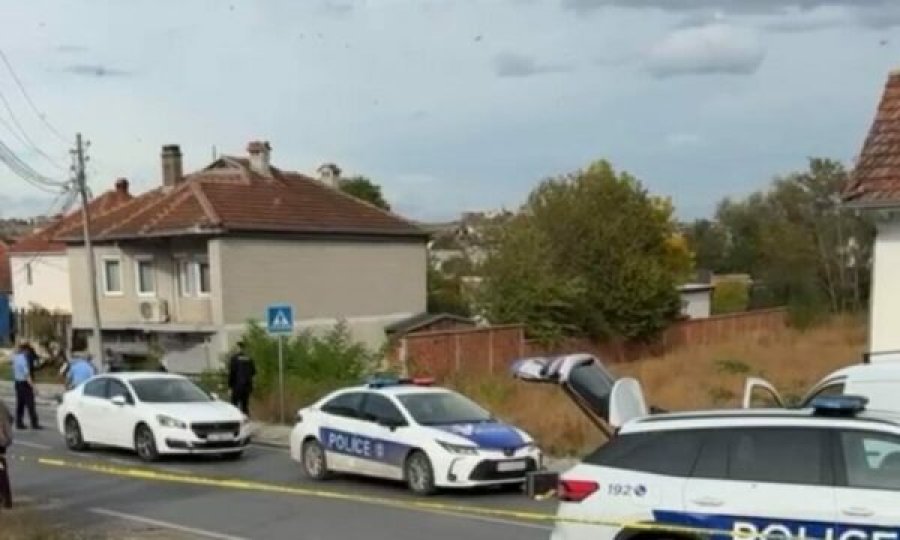 vrasja-e-dyfishte-ne-gjilan-te-dyshuarit-i-bastisen-shtepite-e-pronat-i-gjenden-arme-pa-leje