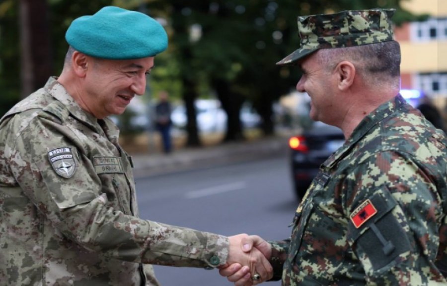 kingji-pret-ne-takim-komandantin-e-kfor-it-ulutash-ne-perfundim-te-mandatit