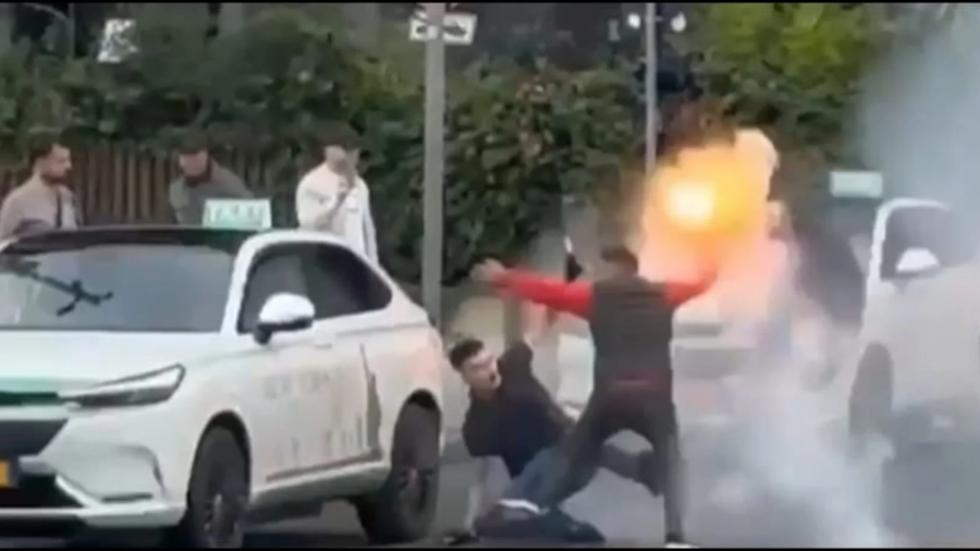 Ndizet  derbi i kryeqytetit shqiptar  sherr me flakadanë mes tifozëve të Partizanit dhe Tiranës