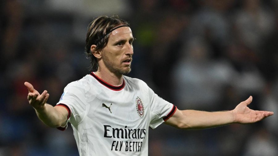 Milani dhe Juventusi ngecin  Lazio fluturon në renditjen e Serie A