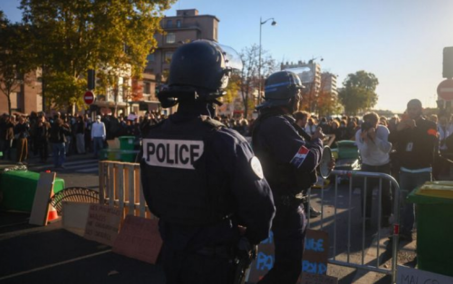 pershkallezohen-protestat-e-gjimnazisteve-ne-france-te-pakten-tete-punonjes-arsimi-te-plagosur