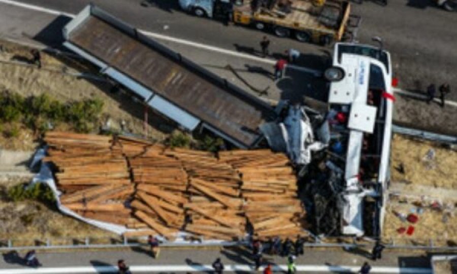 11 viktima dhe dhjetëra të plagosur  dalin pamjet nga aksidenti tragjik në Turqi