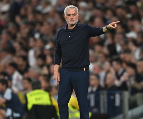 Mourinho e thumbon Barcelonën: 