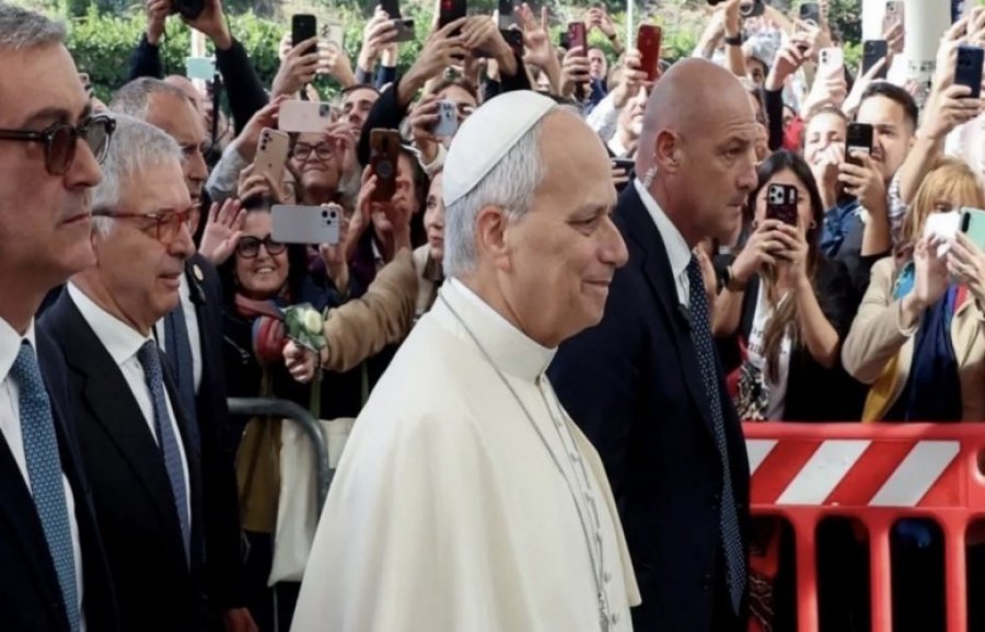 Papa iu nënshtrua me sukses operacionit për kancer në mushkëri