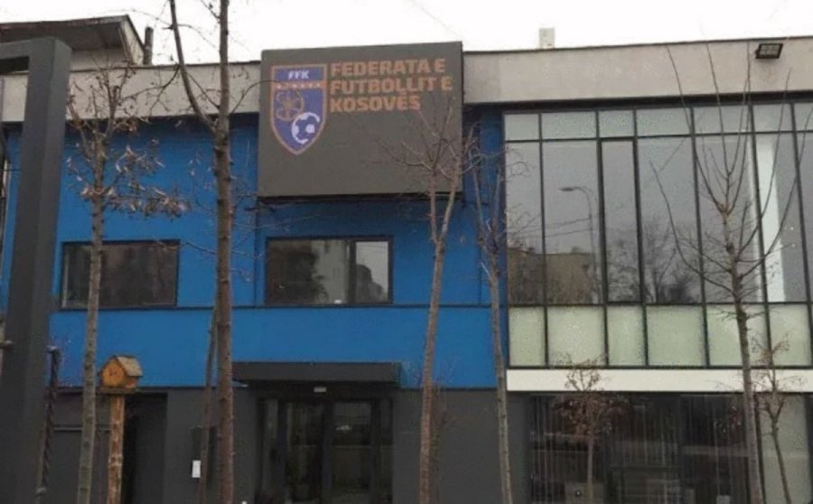 Problemet me infrastrukturë, ankesat në referim, dyshimet për kurdisje, kriza financiare e klubeve e largimi i yjeve nga Kombëtarja, çka po bën FFK-ja?