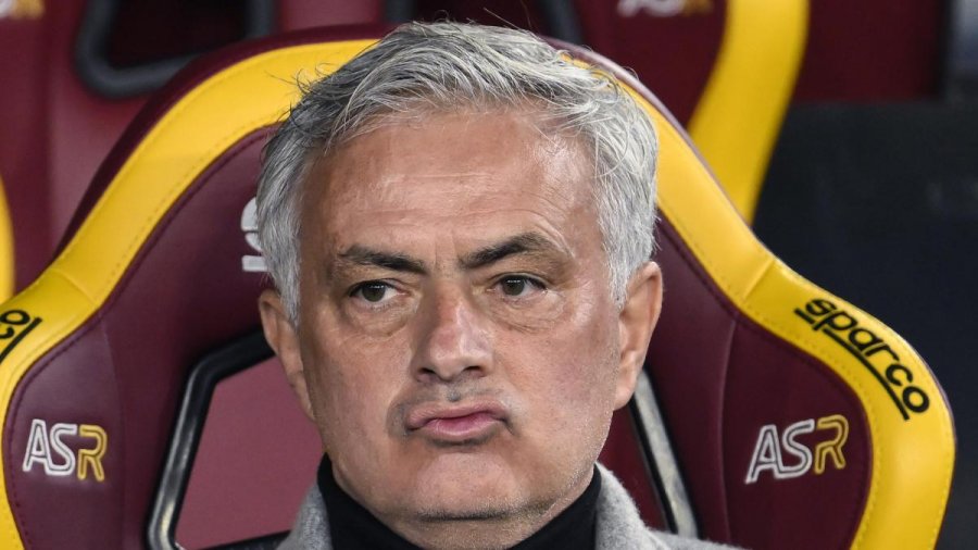 Mourinho thumbon me humor: Kujdes, taksistët mund të jenë tifozë të Lazios!