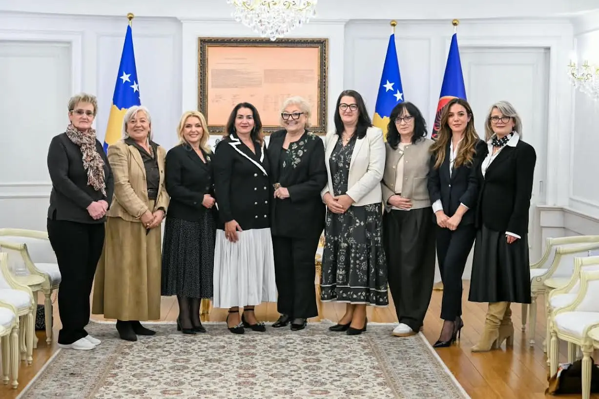 Presidentja takon përfaqësueset e strehimoreve  mbrojtja e grave nga dhuna temë kyçe