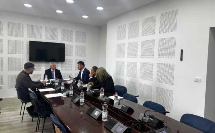 Dështon mbledhja e Komisionit për të Drejtat e Komuniteteve, në mungesë kuorumi