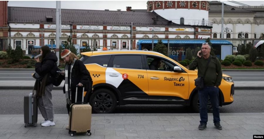Nga taksitë te bizneset: Si goditën sulmet ukrainase jetën digjitale në Rusi?