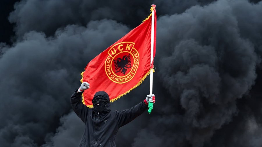 OVL UÇK ja dënon keqpërdorimin e flamurit të UÇK së gjatë protestave në Tiranë