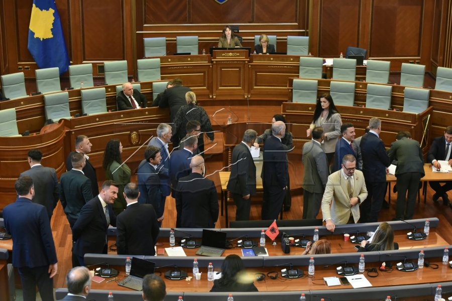 Opozita lëshon seancën e Kuvendit