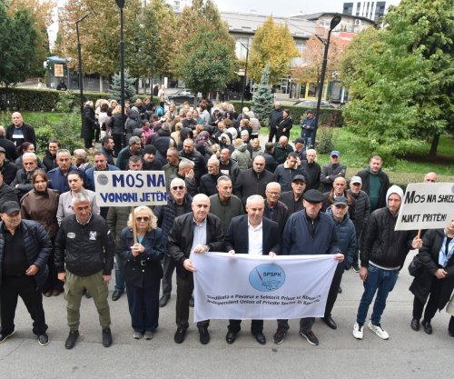 “Mos na shkelni”, punëtorët teknikë të sektorit privat protestojnë për paga