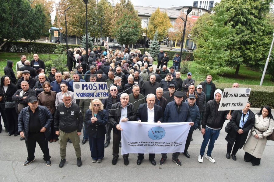  Mos na shkelni   punëtorët teknikë të sektorit privat protestojnë për paga