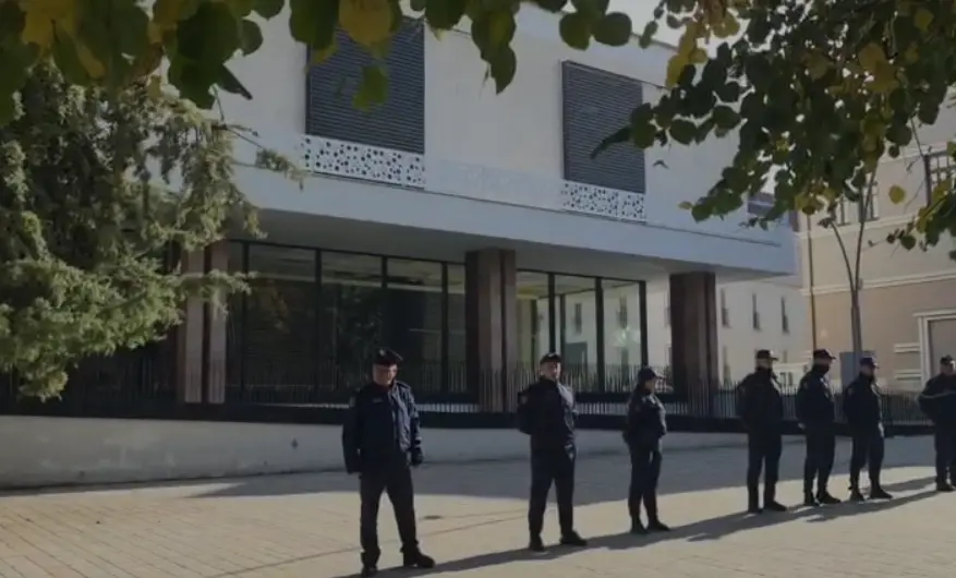 Protestë sërish në Korçë në orën 10 00  policia blindon institucionet dhe gjimnazet