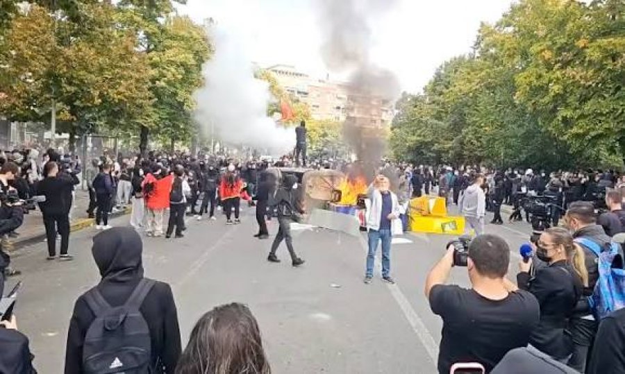 Ekonomisti Sefa: Dëmtimi i bizneseve është goditje e rëndë për sistemin ekonomik