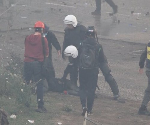 Policia nis aksionin kundër protestuesve, një person i plagosur në mes të bulevardit [video] 