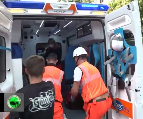 Ambulanca bllokohet në protestë - Reagon Qendra Kombëtare e Urgjencës: Pengimi i saj rrezikon jetën e qytetarëve