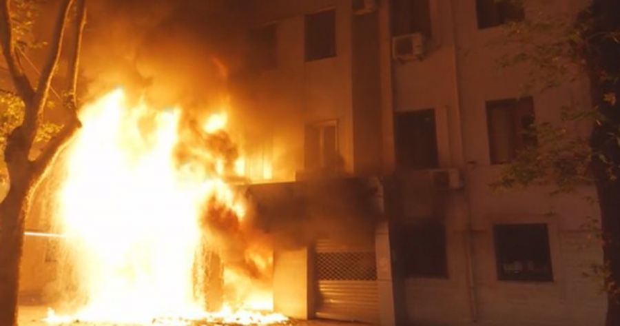 Djegia e Gjykatës së Lartë – Institucioni në flakë, ndërhyn zjarrfikësja [video]