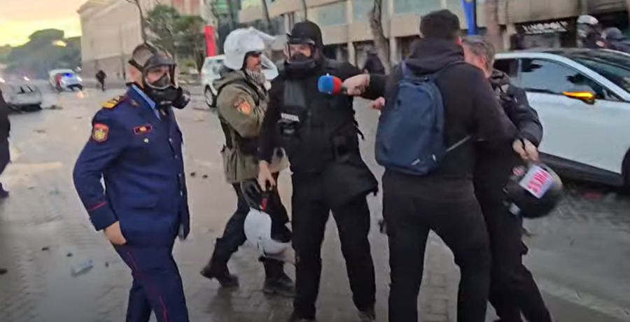 Gazetarët pengohen për të bërë pyetje nga persona të maskuar, reagon Asociacioni i Gazetarëve të Shqipërisë [video]