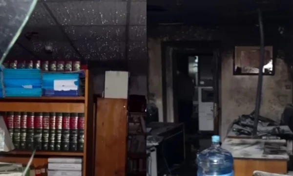 Dosje të shpërndara, dritare të thyera dhe mobilie të djegura, pamje të tjera pas zjarrit në Gjykatën e Lartë
