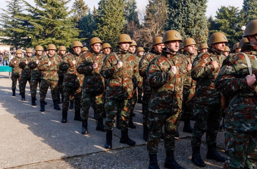 Ushtarët profesionistë në Maqedoninë e Veriut paralajmërojnë protestë më 7 nëntor