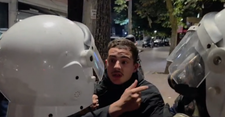 Policia rrethon të riun në Tiranë  humb ndjenjat pasi thotë se nuk ishte protestues  video 
