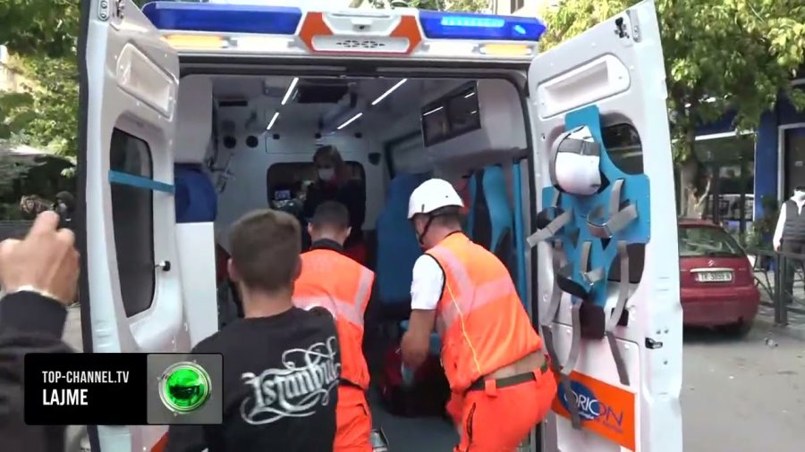 Ambulanca bllokohet në protestë – Reagon Qendra Kombëtare e Urgjencës: Pengimi i saj rrezikon jetën e qytetarëve [video]
