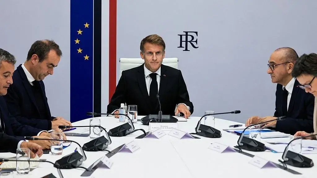 Macroni bën thirrje për qetësi në Francë
