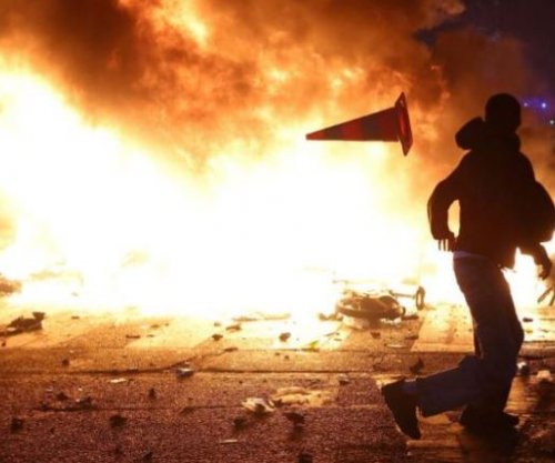 Mbi 900 të arrestuar në protestën në Paris, Macron: Nuk ka vend për dhunë në republikën tonë