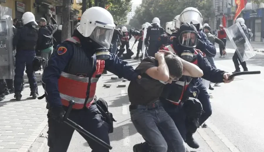 IDU-ja reagon për protestat në Shqipëri: Të ndalet dhuna